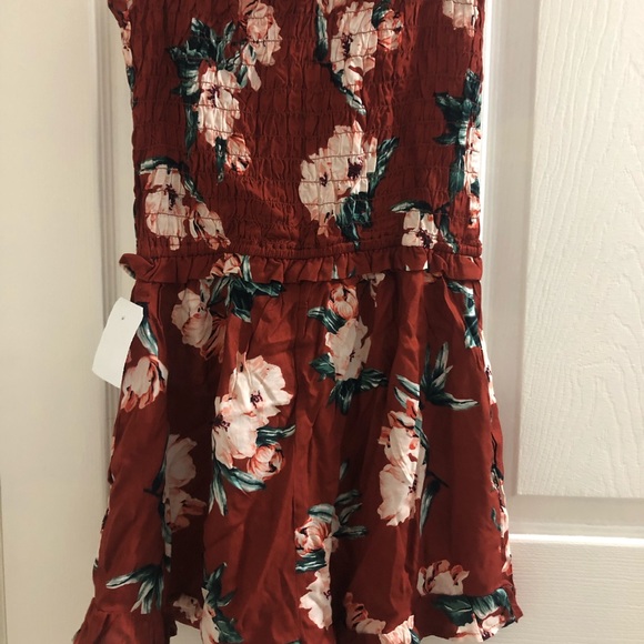 ✨ NWT cinched floral romper - Picture 3 of 3